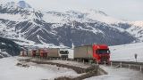 Более 2,5 тысячи грузовиков скопились на границе России и Грузии