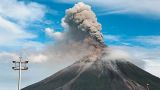 Курильский вулкан Эбеко выбросил пепел на высоту 3,5 км