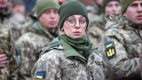 Украина упорно ползёт на кладбище: женщин приставляют к БПЛА и бросают на мины