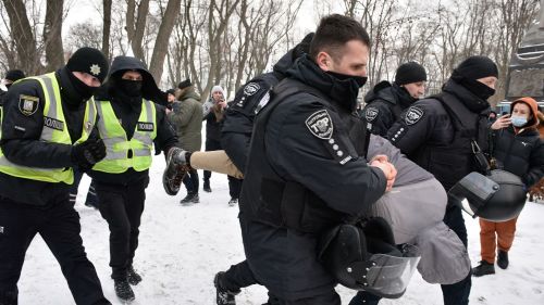 Митинг в Киеве: около 100 задержанных, один убитый