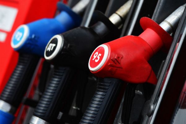 В 32 субъектах РФ за неделю увеличились цены на бензин