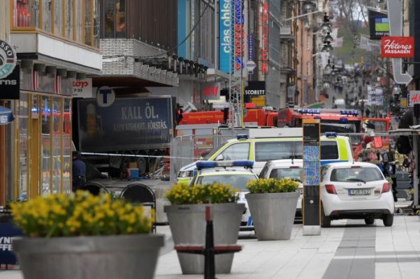 Премьер Швеции назвал наезд на людей в центре Стокгольма терактом