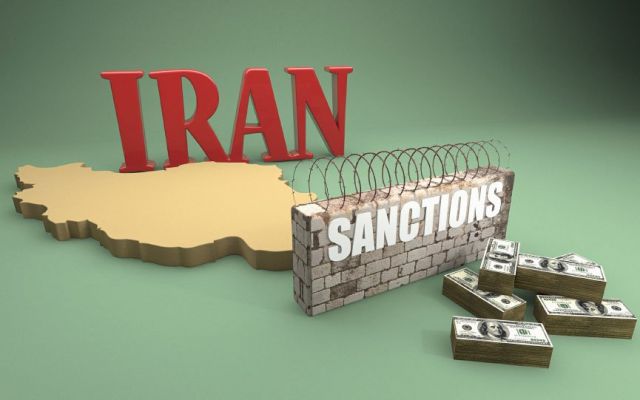 Трамп продлил действие эмбарго на закупки нефти из Ирана