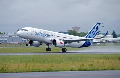 Airbus заключил сделку на рекордные $50 млрд Airbus заключил сделку на рекордные $50 млрд