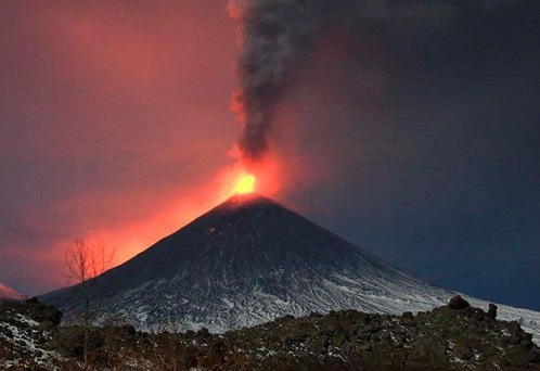 Вулкан Ключевской выбросил пепел на высоту 7 километров
