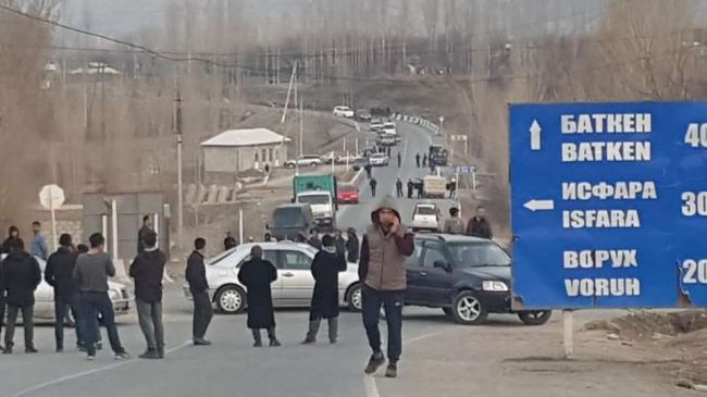Киргизские рабочие зашли в таджикский анклав и вскрыли старый конфликт