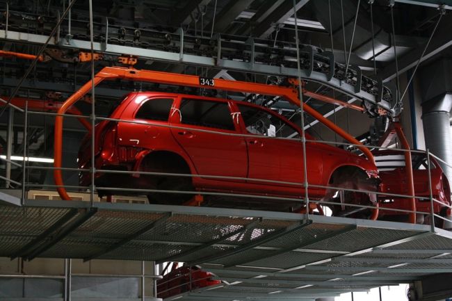 'АвтоВАЗ' приостановит производство в Тольятти и Ижевске из-за срыва поставок компонентов