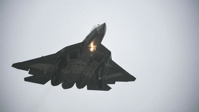 Американцы обвинили Су-57 Минобороны России в дисбалансе сил в «подбрюшье НАТО» Американцы обвинили Су-57 Минобороны России в дисбалансе сил в «подбрюшье НАТО»