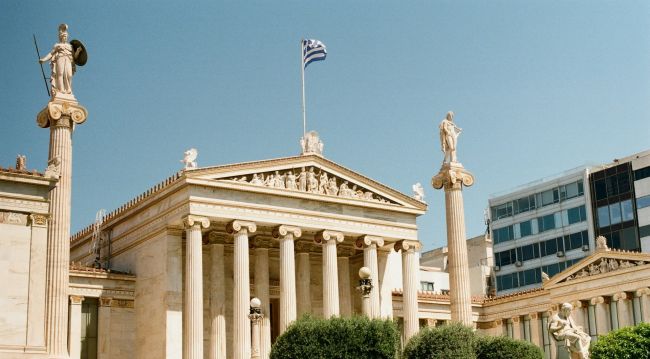 Председатель парламента Греции пожаловался на потерю российских туристов