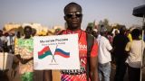 В Буркина-Фасо протестующие пытаются штурмовать посольство Франции
