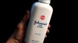 Гигант Johnson & Johnson выплатит миллиарды за вызывающую рак детскую присыпку