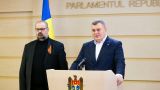 В Молдавии депутаты-оппозиционеры надели георгиевские ленты