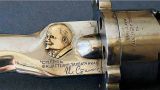 «Смерть фашистским захватчикам»: необычный кинжал-револьвер Сталина из США