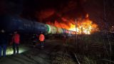 В результате схода с рельсов 20 вагонов в Свердловской области загорелись 7 цистерн