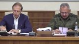 Шойгу и Мантуров провели совещание по гособоронзаказу в штабе российских войск