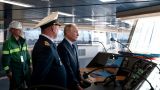 Еще не достроили, но уже под санкциями: Путину показали трехсотметровый газовоз
