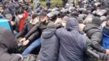 Молдавские фермеры требуют «дожать» правительство — у парламента беспорядки