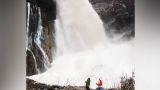 В Абхазии лавина сошла в водопад — туристы успели убежать