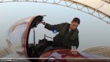 Король Испании с проходящей военную подготовку дочерью сели за штурвалы самолетов