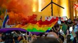 В Тбилиси сжигают и водружают флаг Евросоюза: как Грузии навязывают ЛГБТ