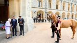 Азербайджанский лидер сделал британской королеве ценный «карабахский» подарок