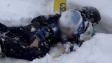 В Сочи сноубордисты спасли ребенка, провалившегося в яму — видео