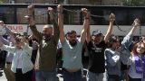 Протестующие выдвинули требование с цепями на руках у здания Следкома Армении