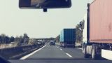 В Варшаве возмущены, что по польским дорогам продолжают ездить грузовики из России