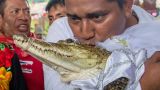 «Мы любим друг друга:» в Мексике мэр города женился на самке крокодила