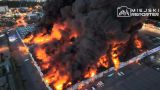 В столице Польши сгорел крупный торговый центр — видео