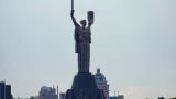 Сбор зерновых: с герба на монументе «Родина-мать» в Киеве срезали колосья