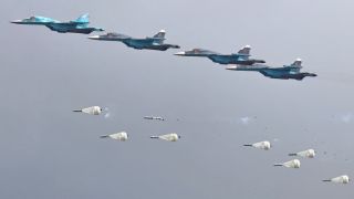 ВКС России получили от Ростеха новую партию истребителей-бомбардировщиков Су-34