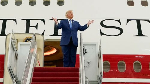 Трамп: Теперь у меня самый лучший, самый быстрый и самый роскошный лайнер в мире