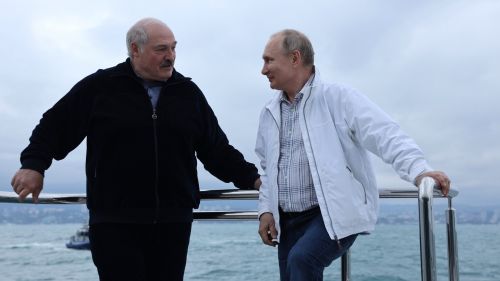Путин поздравил Лукашенко: Сможем отстоять свои законные интересы
