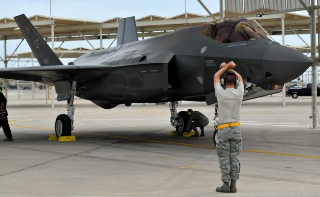 Раскол в НАТО: Бельгия купила F-35, а летать им негде — Франция мешает