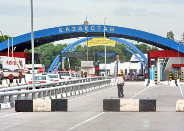 Казахстан упразднил таможни на границе с Киргизией