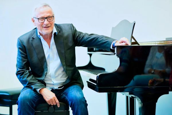 Известный немецкий композитор признался в интимной связи с 15-летней школьницей