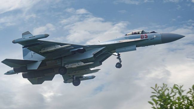 Появление долгожданной ракеты Р-77М для Су-57 и Су-35С и штурм Красноармейска — обзор