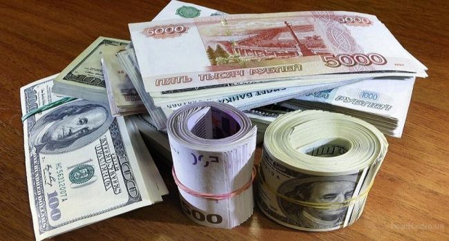 Эксперт: Нужно искать момент для покупки долларов и евро против рубля