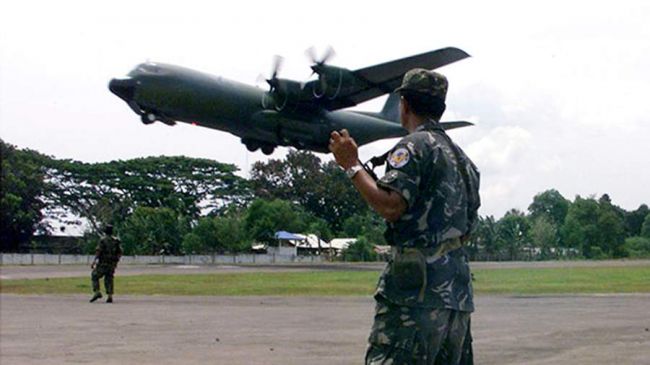 Самолет с 85 военными на борту рухнул в Филиппинах